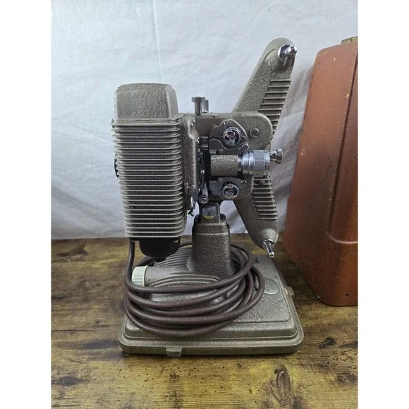 Revere Model 85 8mm film projector, excellent, works, beautiful, vintage